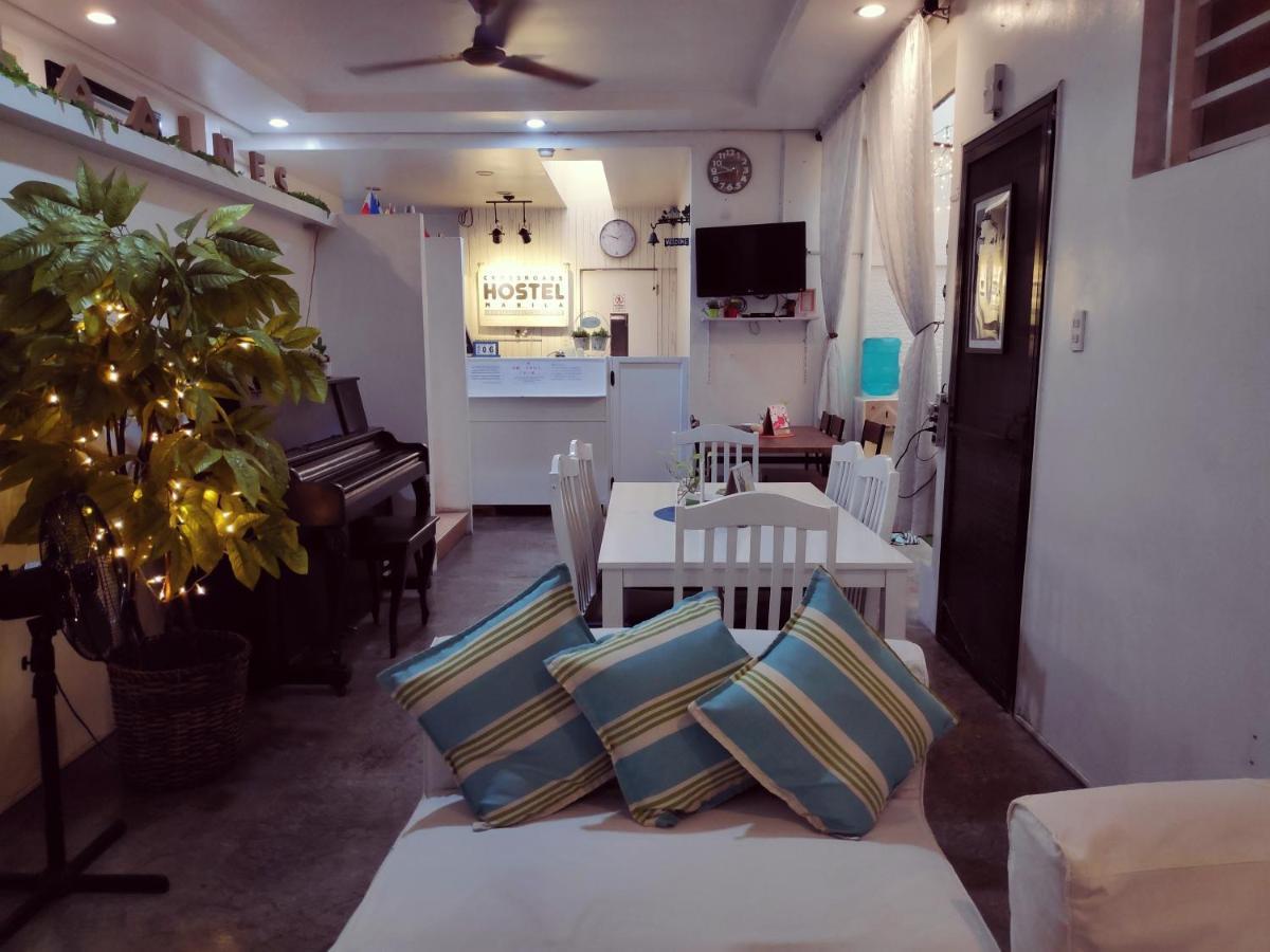 Crossroads Hostel Manila Mandaluyong Bagian luar foto