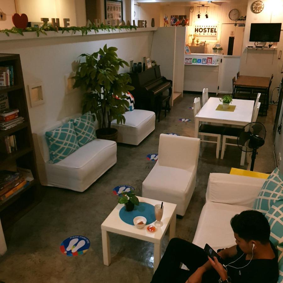 Crossroads Hostel Manila Mandaluyong Bagian luar foto