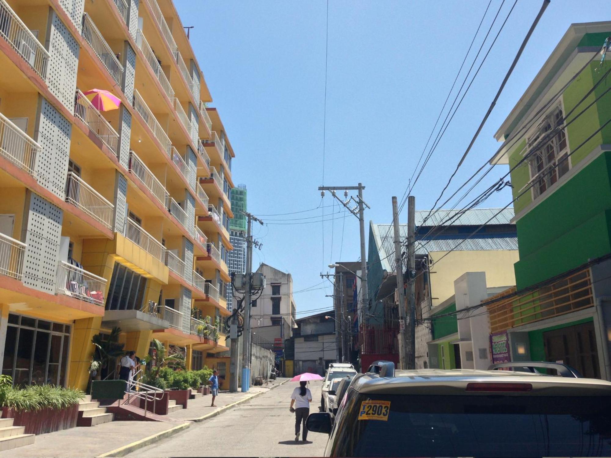 Crossroads Hostel Manila Mandaluyong Bagian luar foto
