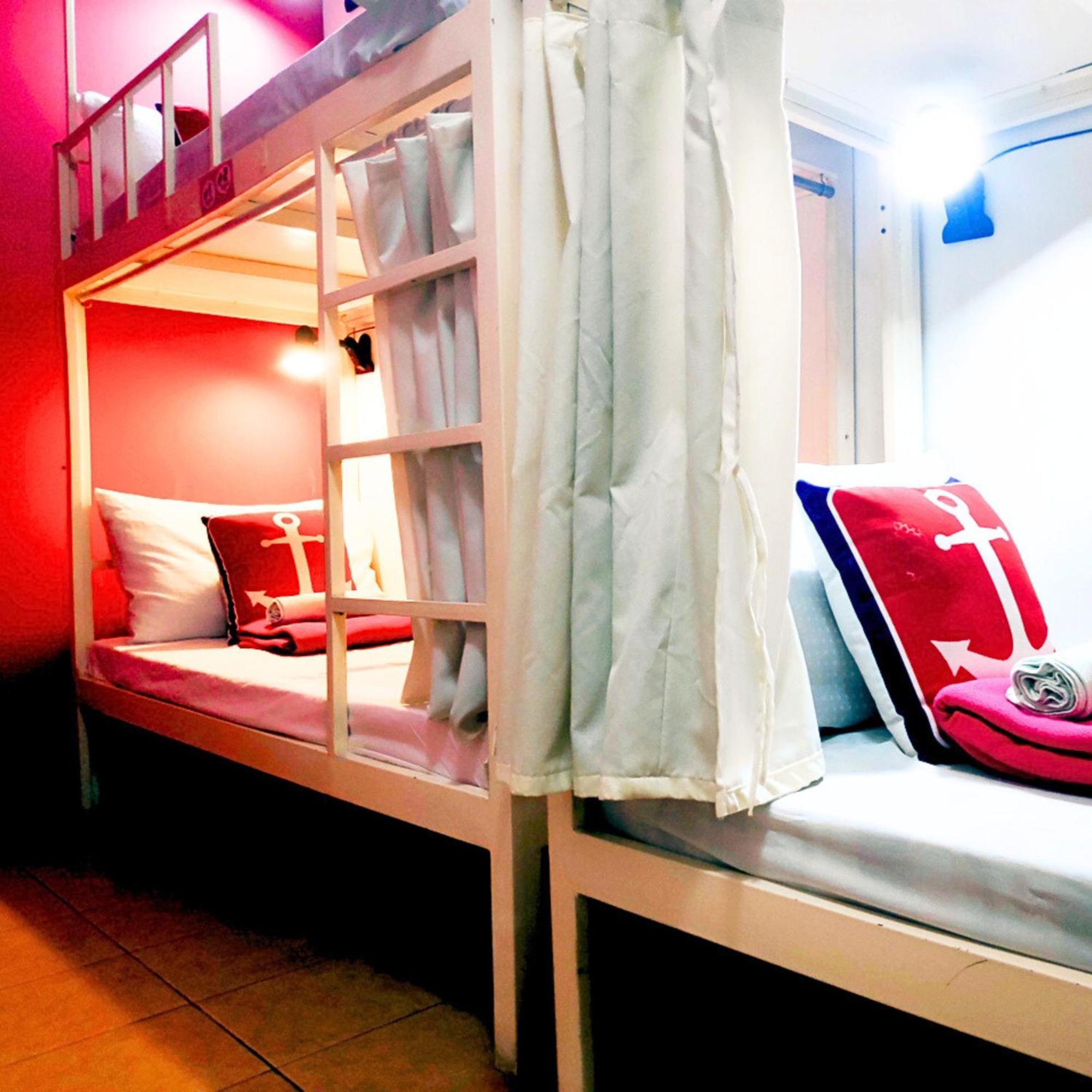 Crossroads Hostel Manila Mandaluyong Bagian luar foto