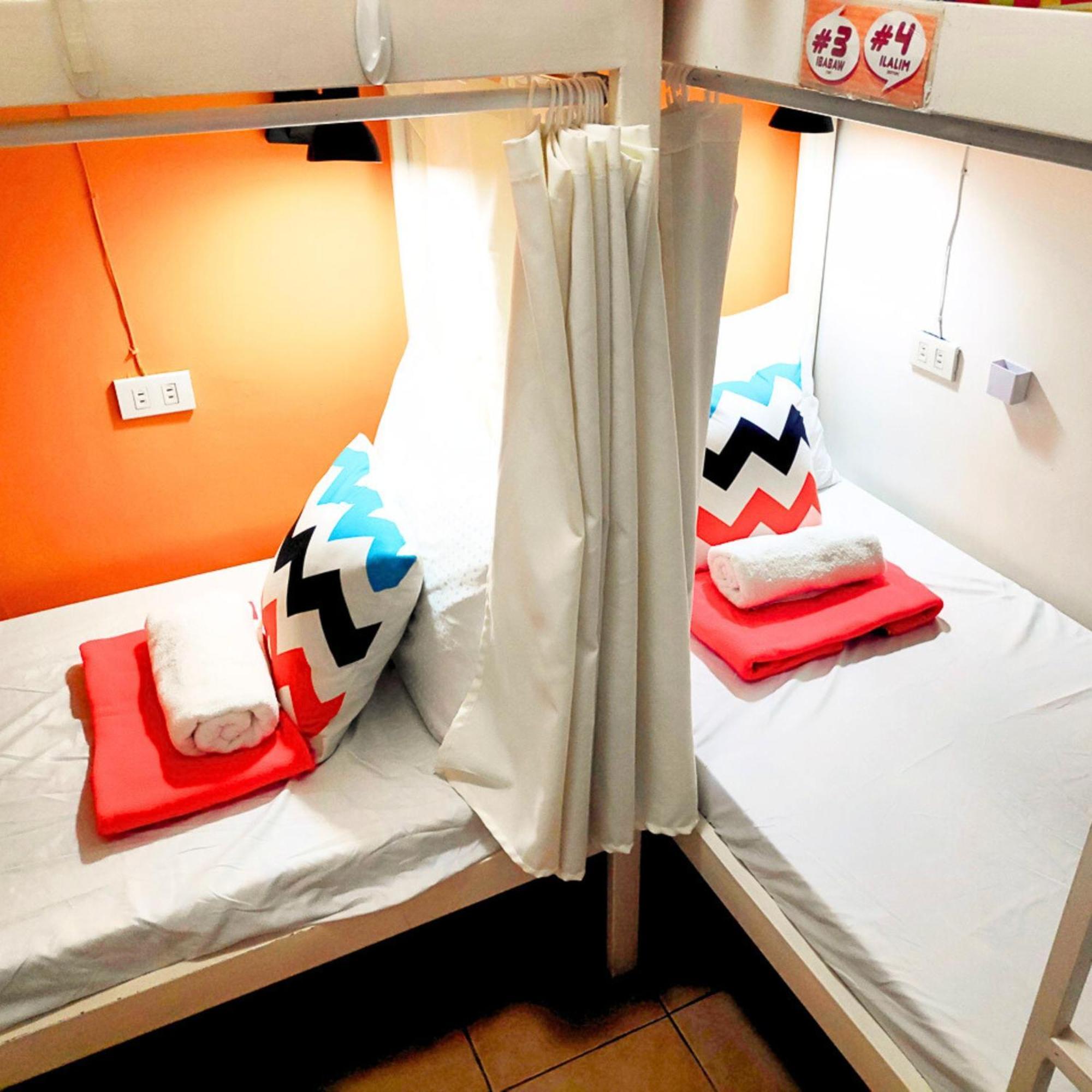 Crossroads Hostel Manila Mandaluyong Bagian luar foto