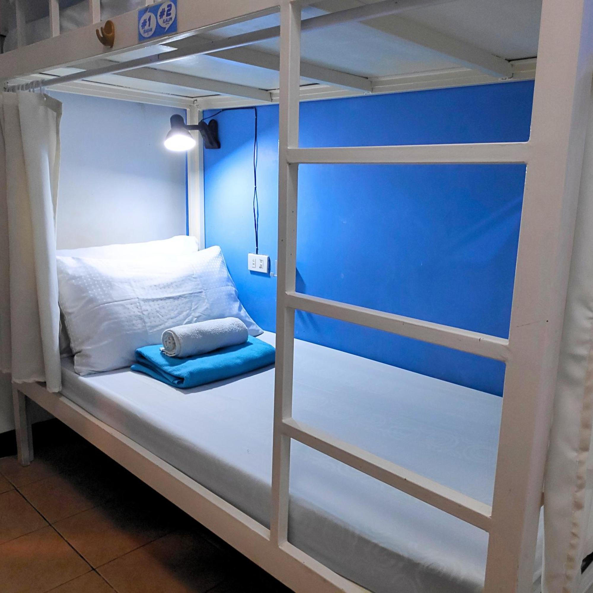 Crossroads Hostel Manila Mandaluyong Bagian luar foto