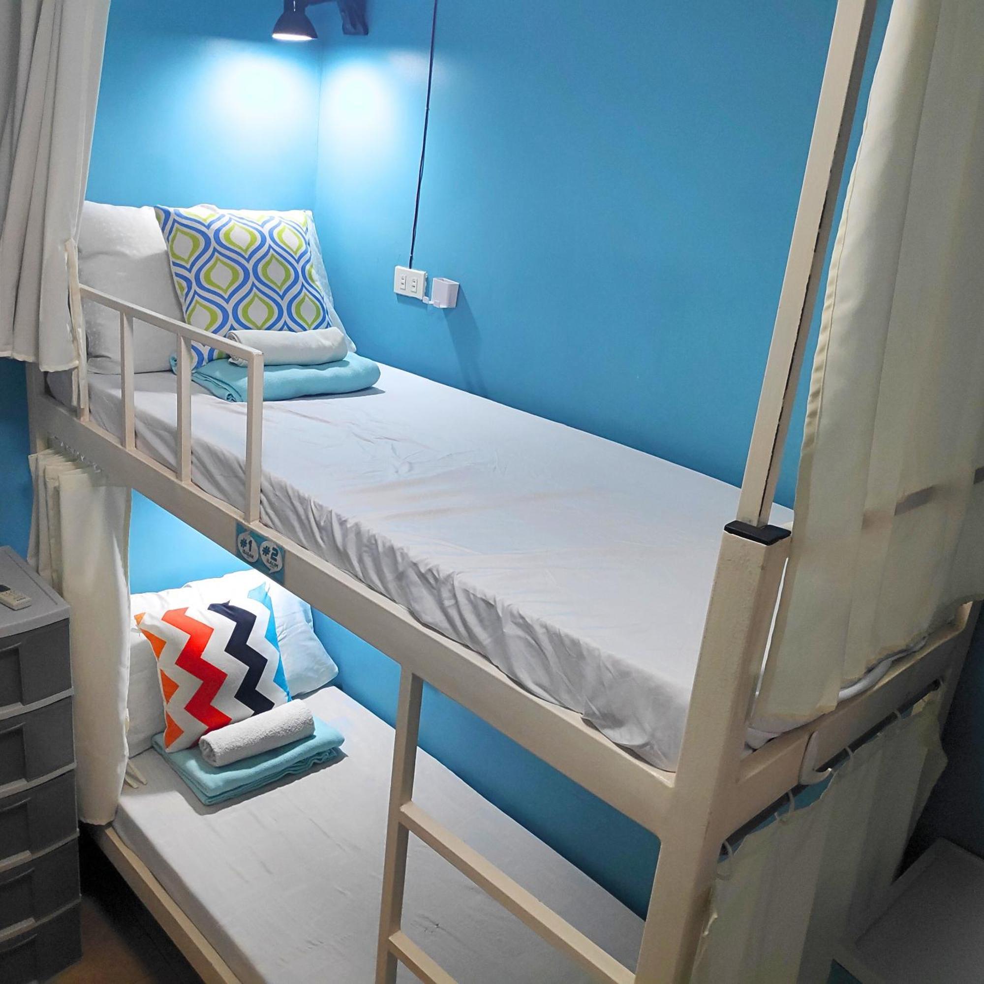 Crossroads Hostel Manila Mandaluyong Bagian luar foto