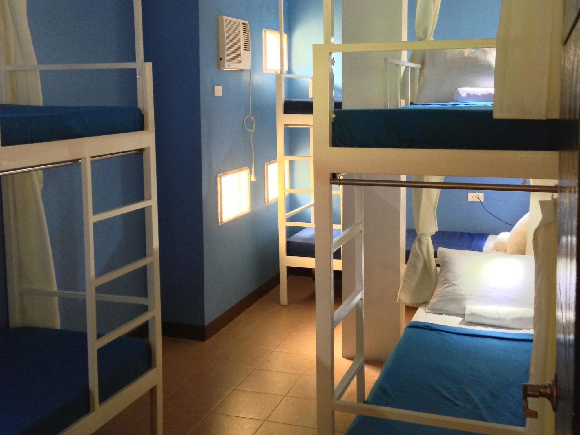Crossroads Hostel Manila Mandaluyong Bagian luar foto