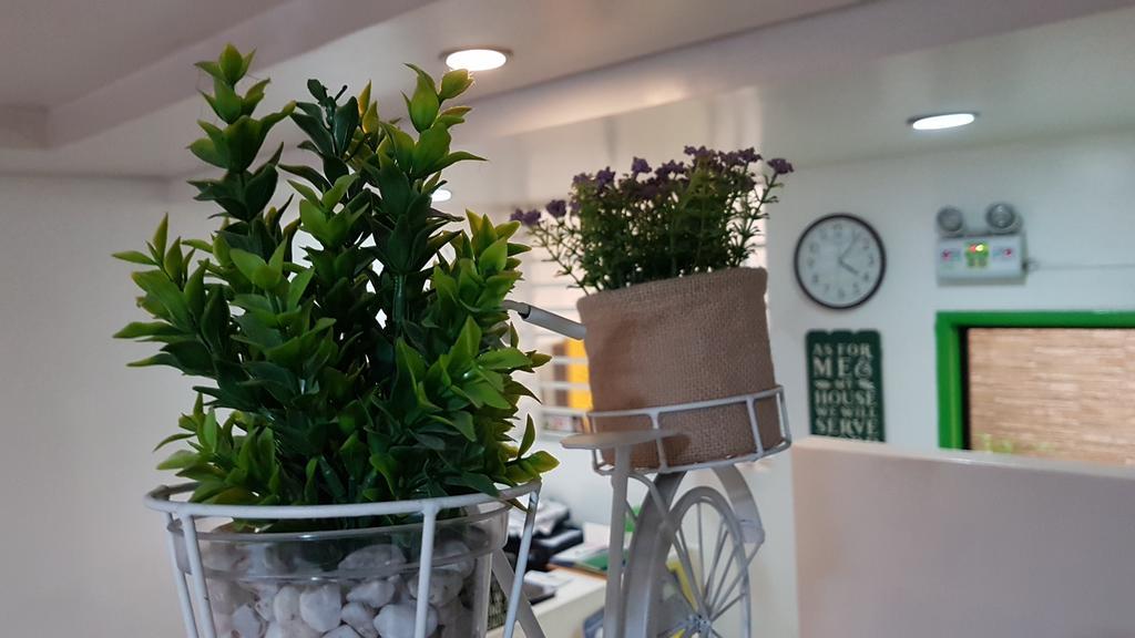 Crossroads Hostel Manila Mandaluyong Bagian luar foto